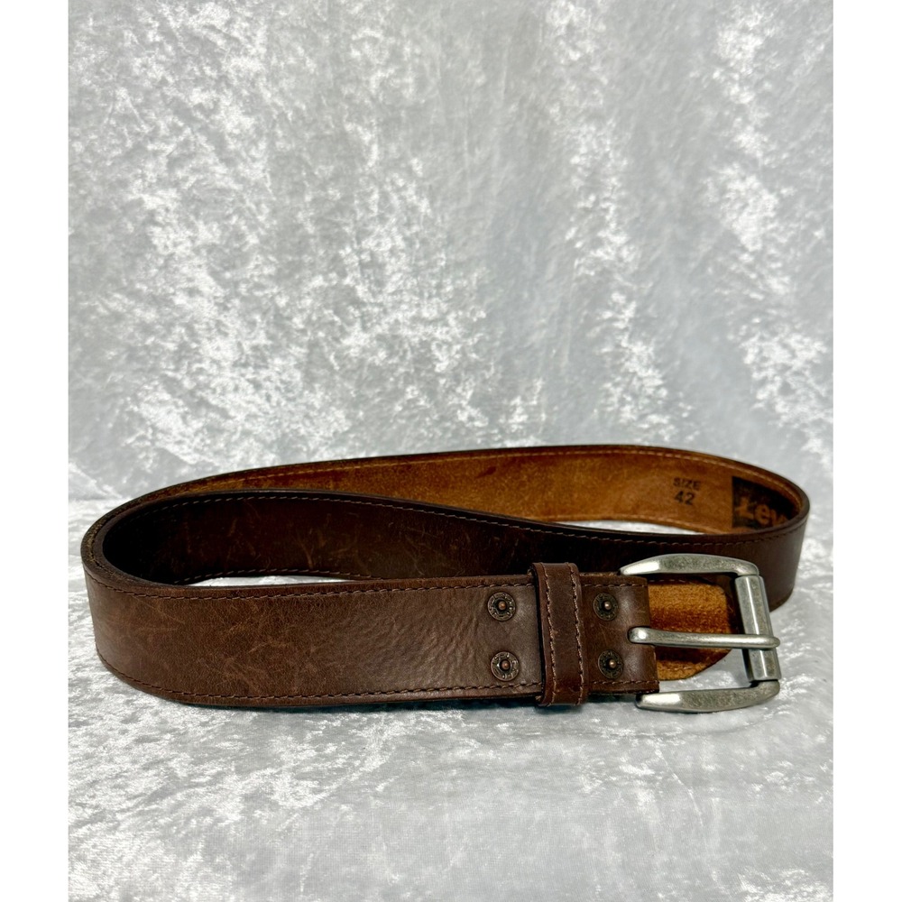 Levis Mens Brown Genuine Leather Belt Size 42/105 Silver‎ Buckle Distressed